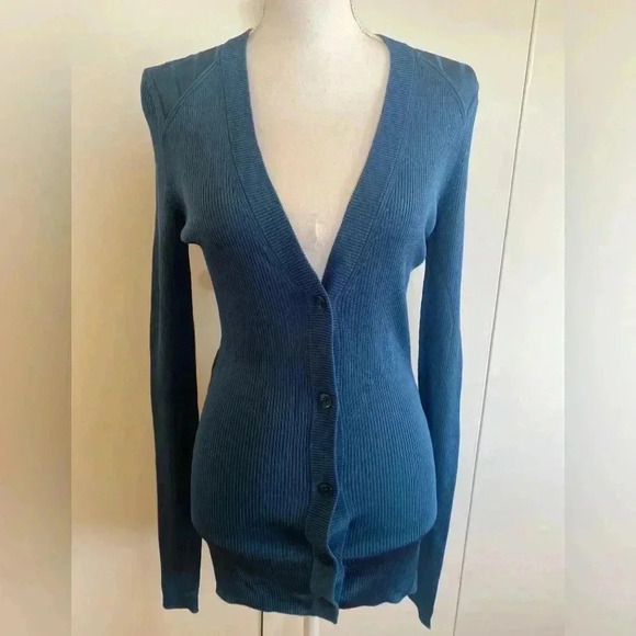 ST JOHN Ribbed Cardigan Size Medium - Picture 2 of 11